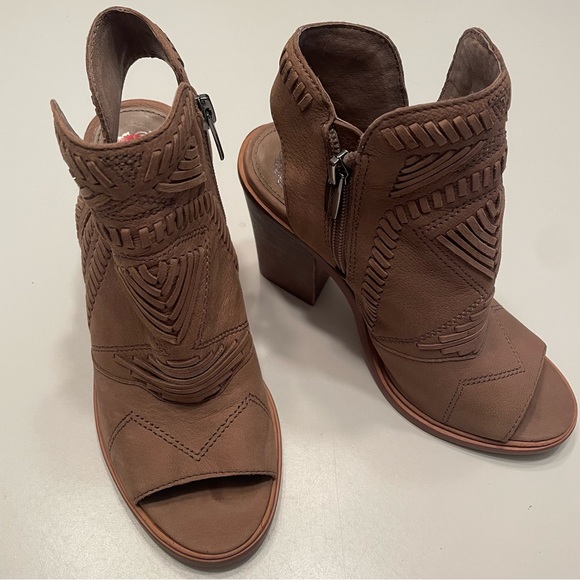 Vince Camuto Karinta Block Heel - Picture 3 of 6